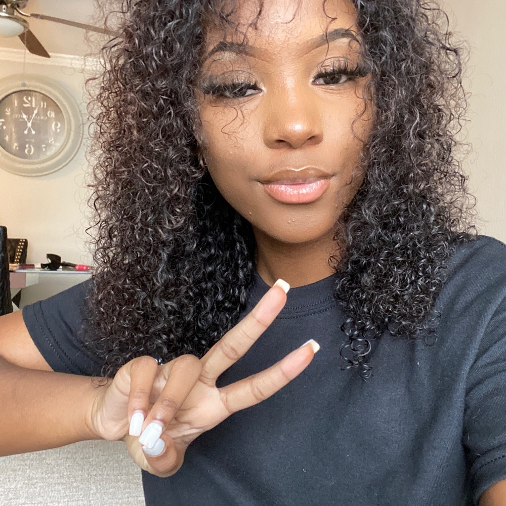 Meet your Posher, Ari